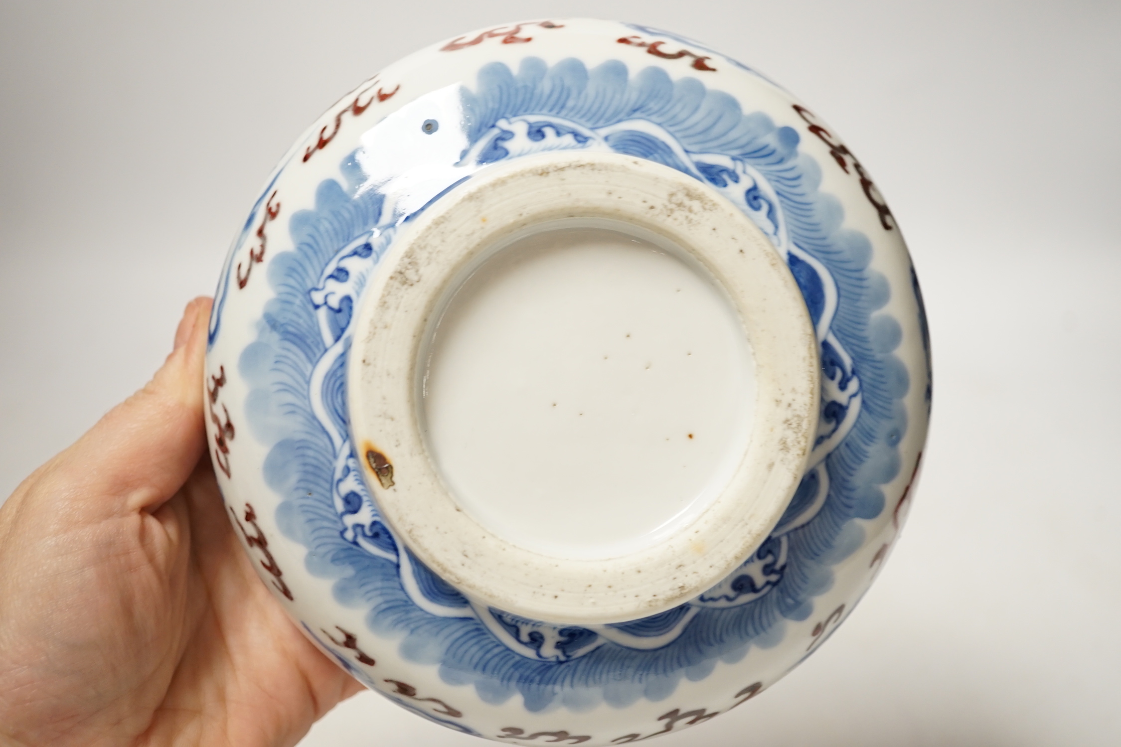 A Chinese underglaze blue and copper red ‘Dragon’ brushwasher, Guangxu period, 15cm diameter